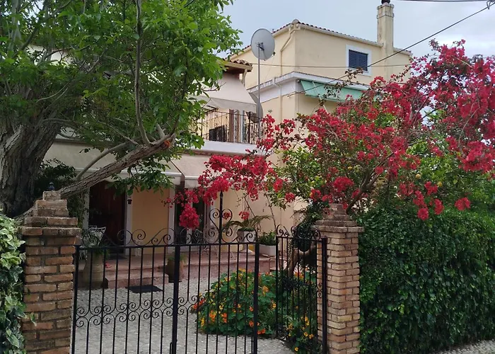 Athina's Mon Repo Análipsis